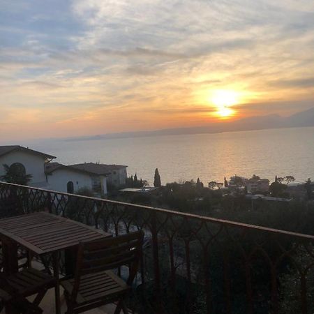 Casa Patrizia Apartment Тори дел Бенако Екстериор снимка