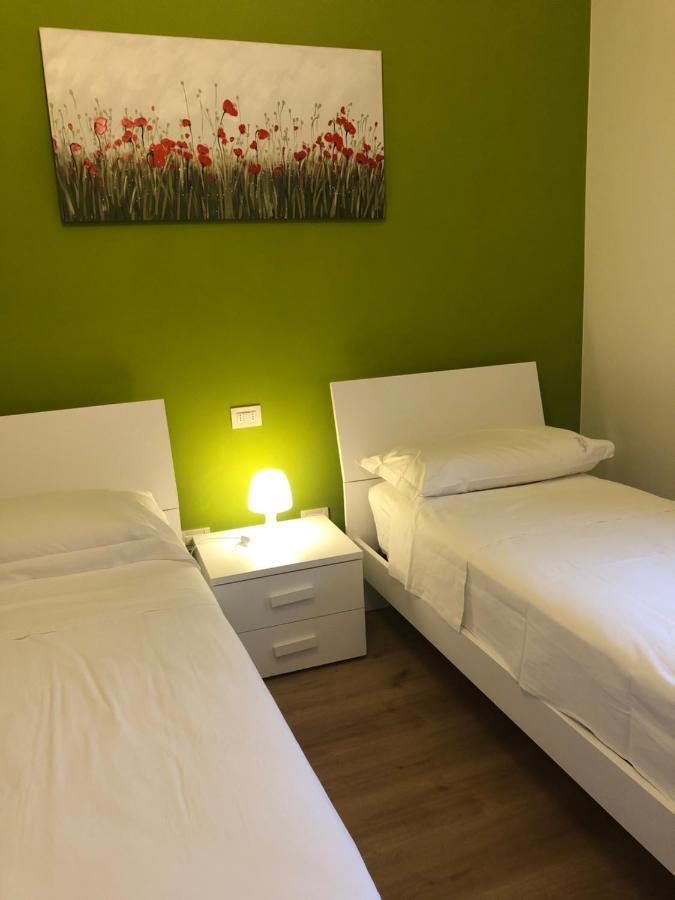 Casa Patrizia Apartment Тори дел Бенако Екстериор снимка