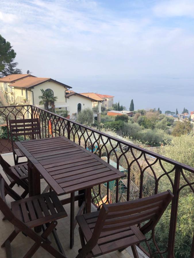 Casa Patrizia Apartment Тори дел Бенако Екстериор снимка