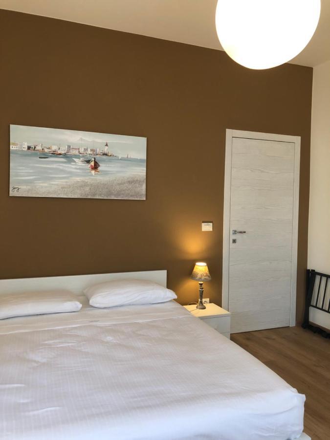 Casa Patrizia Apartment Тори дел Бенако Екстериор снимка