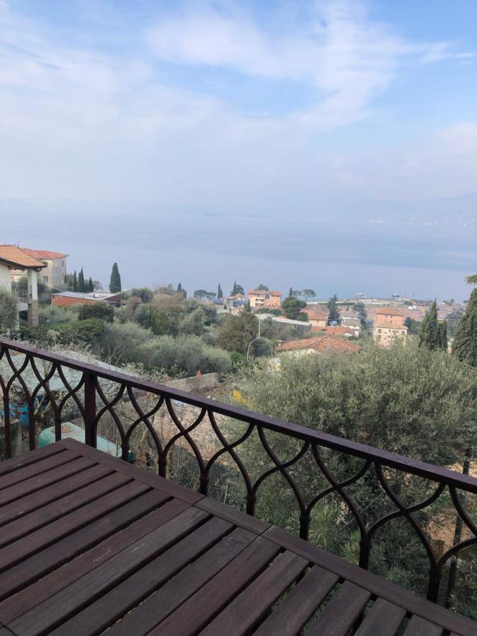 Casa Patrizia Apartment Тори дел Бенако Екстериор снимка